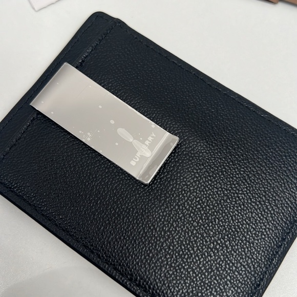 BURBERRY NWT BLACK CARD HOLDER with money clip Comes with a dust Bag and plastic - Picture 4 of 6